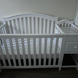 Crib With Changing Table And Drawer 