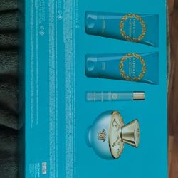 Versace Box Set Dylan Turquoise Gels And Perfume 
