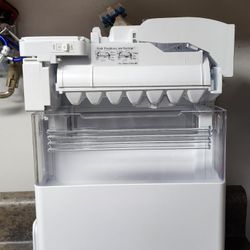 LG refrigerator ice macker