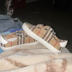 Burberry Shoes Size 1.5