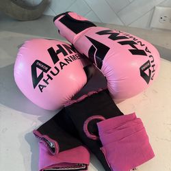 Woman’s boxing gloves with wraps