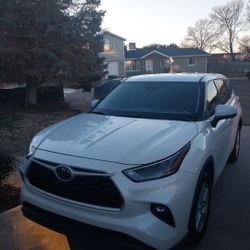 2021 Toyota Highlander LE - Senior Owned