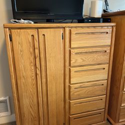 Dresser/Cabinet