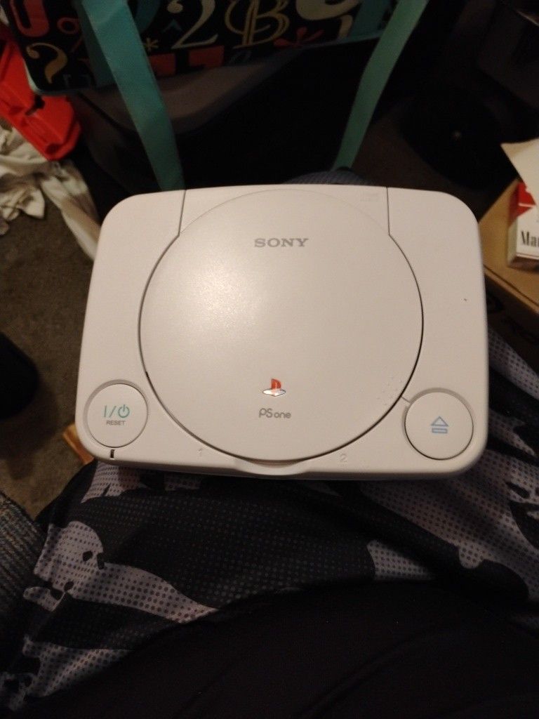 PS1 Console W/ All Cords 2 Cont, 2 Mem Sticks