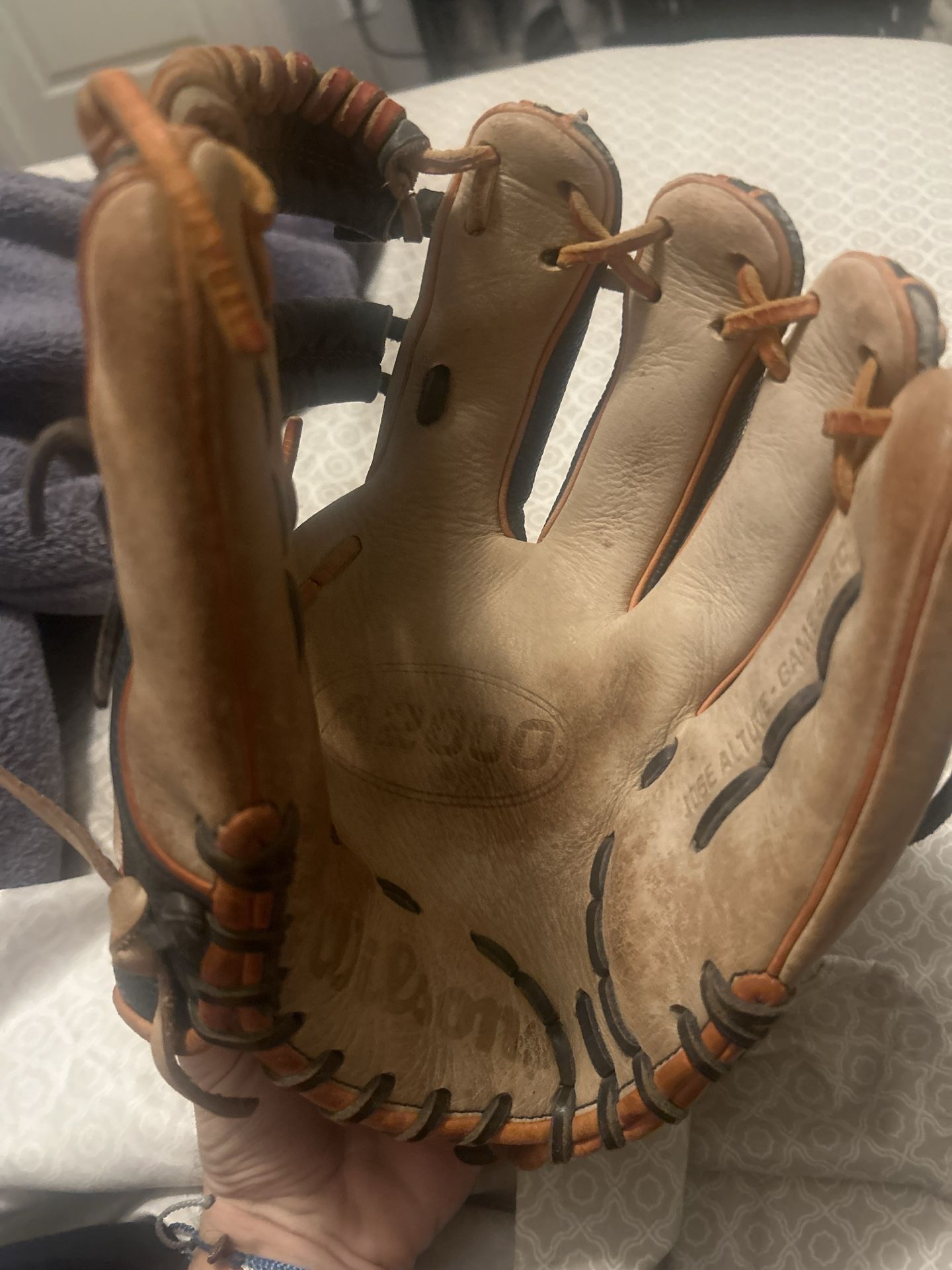 Jose Altuve a2000 11.5” (RHT)