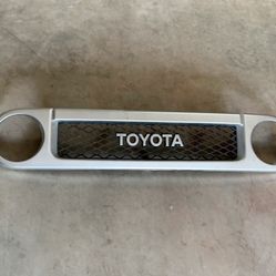 Factory Toyota FJ Cruiser Grill