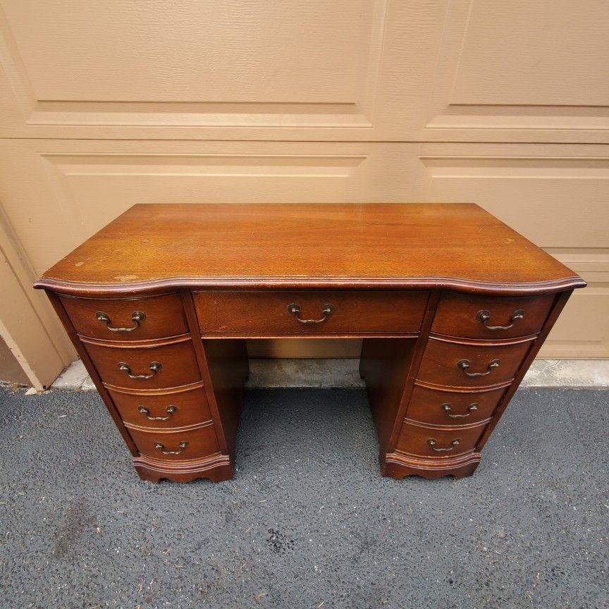Beautiful Bassett furniture all solid wood work dusk vintage. Antique. Lots of drovers storage space. Only $75 price to sell. Double-sided Desk
