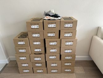 YEEZY 700 WAVERUNNER DS BRAND NEW
