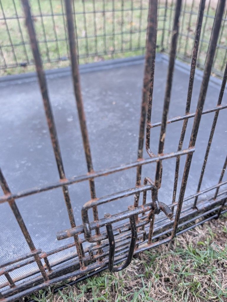 I Crate Large Pet cage In Great Shape and Portable!