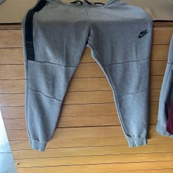 Nike tech Sweat pants 