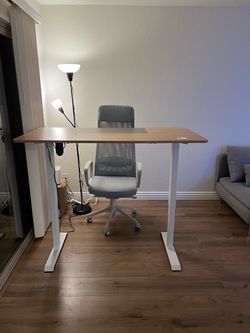 Electric Standing Desk – Height Adjustable