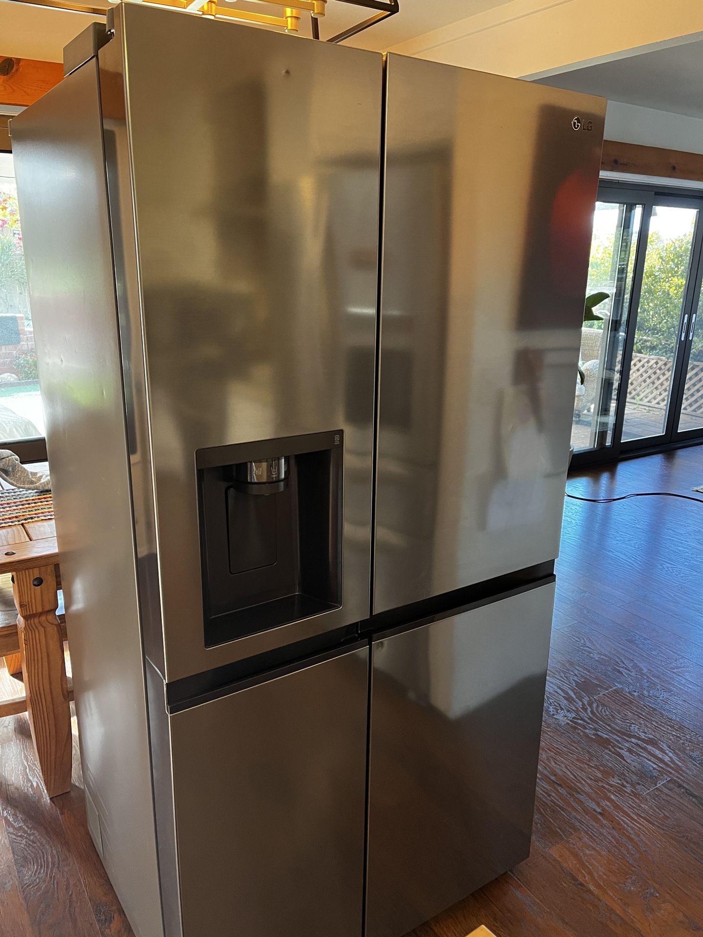 Lg Side By Side Refrigerator LRSXC2306V . New