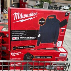 Milwaukee M12 Blue Jacket With Battery And Charger 