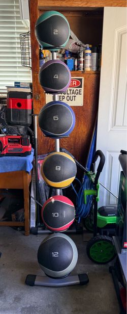 Medicine ball set with rack