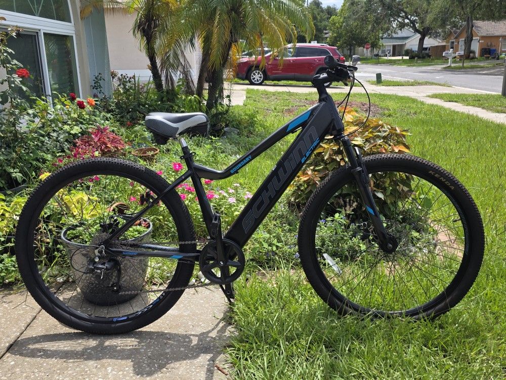 New Schwinn Boundary 29er Mountain Bike