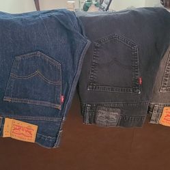 Pantalones Buenas  Condiciones ( LEVIS) sizes 33 Y 34