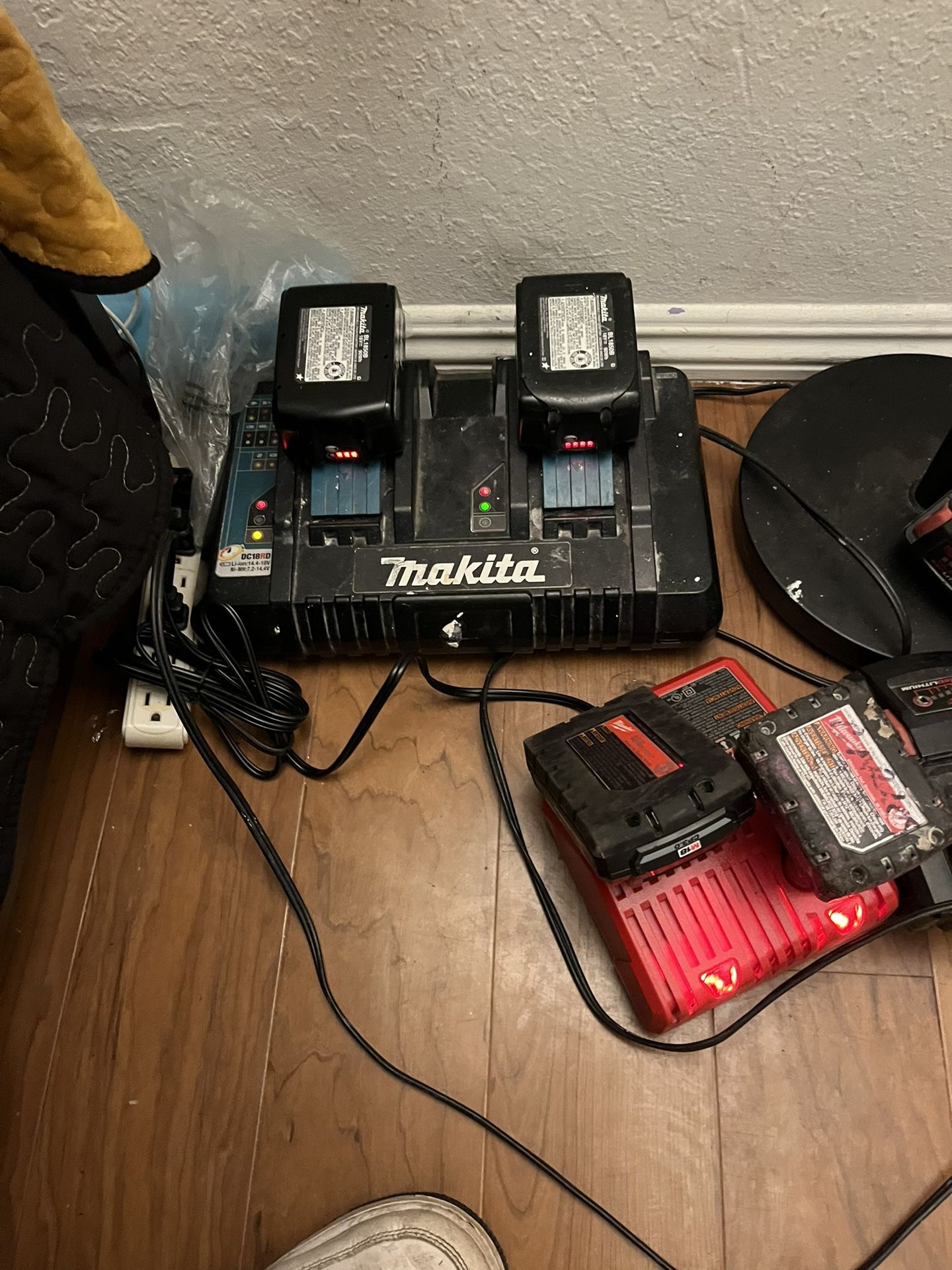 Mikita Dual Charger (tool Only)