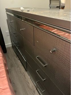 Vanity dresser