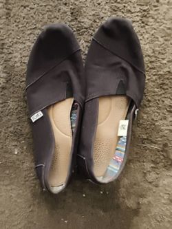 TOMS size 8.5