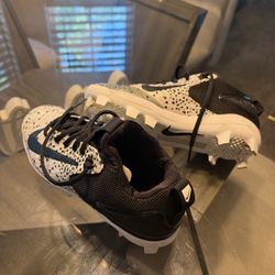 Youth 4.5 Cleats Nike 