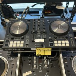 TRAKTOR  DJ CONTROLLER