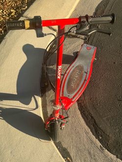 Patín Eléctrico Razor E100 Rojo Con Cargador Incluido