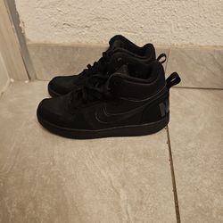 5.5Y Nike Hightops