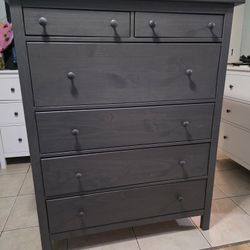 Hemnes Dresser In Good Condition, Vestidor En Buena Condición. 