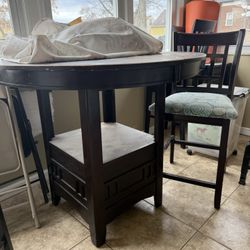 FREE ROUND TABLE 