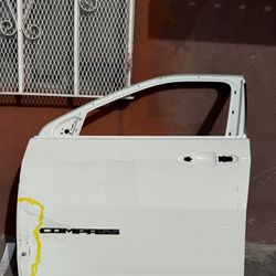 2017-2019-2023 Jeep compass front door LH