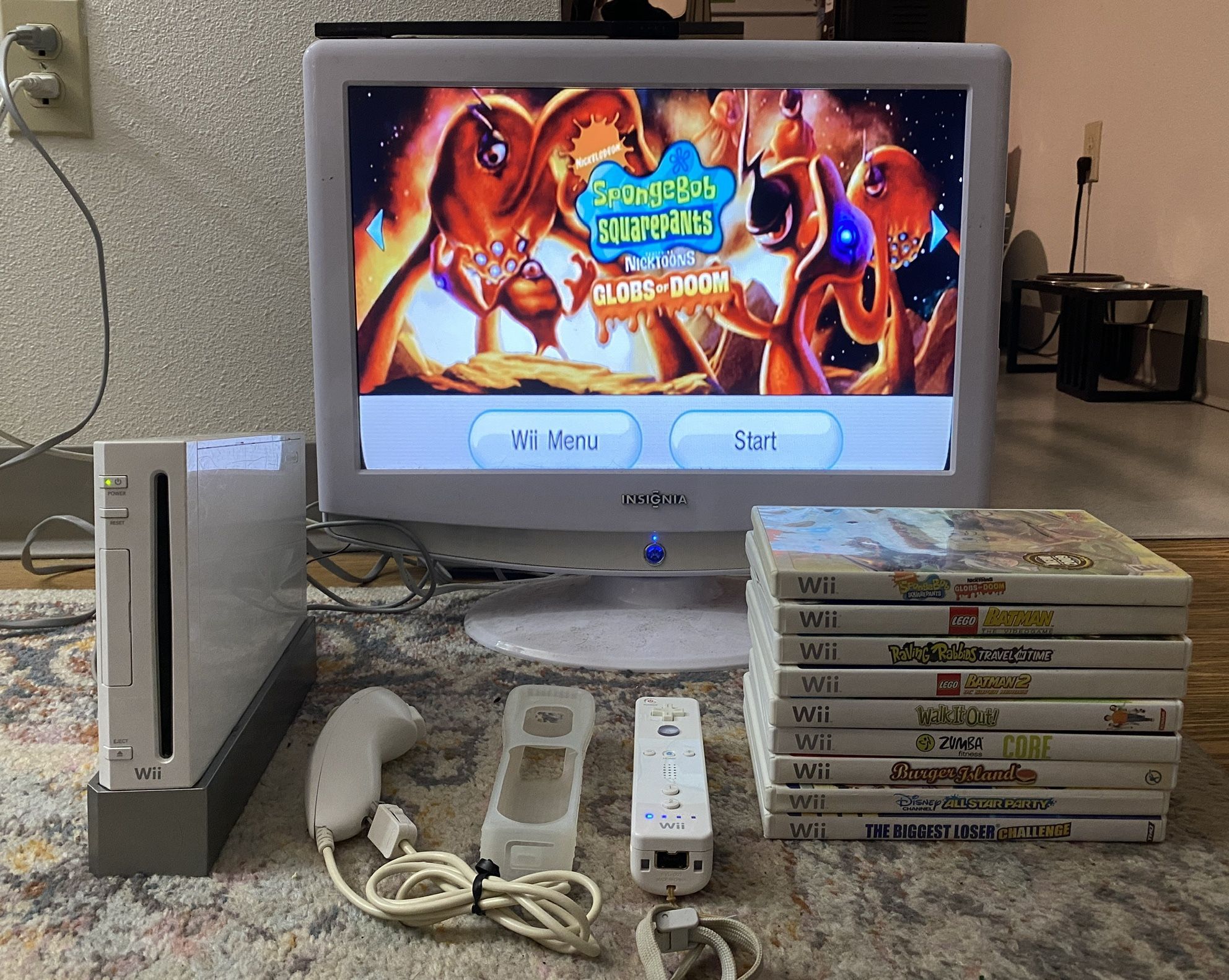 Nintendo white Wii complete tested and working with 10 games ! 