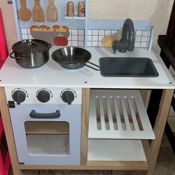 Classic Play Kitchen 9 Pc Set