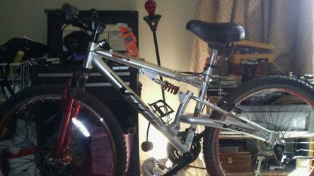 Genesis v2750 sale