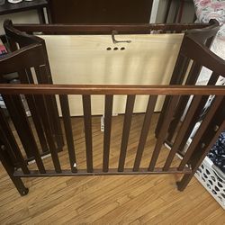 FREE MINI CRIB 