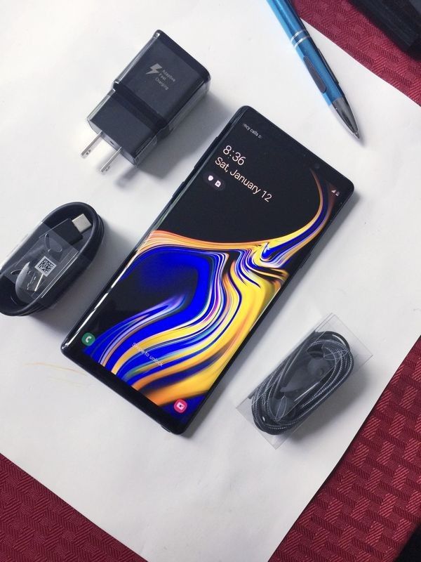 Samsung Galaxy Note 9 (128gb) comes with charger and 1 month warranty