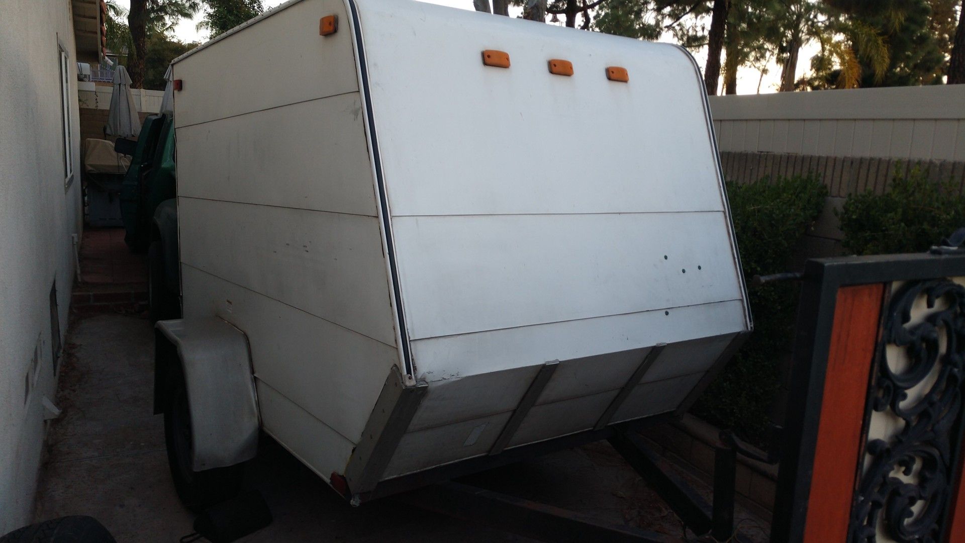 Enclosed trailer