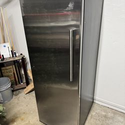 Vissani Refrigerator 