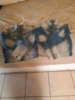 4- chamarras diferentes size-$30- cada una-- $30- EACH -2- M-1- L -1- S-