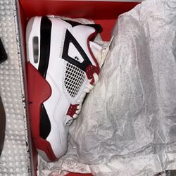 Jordan 4 Fire Red