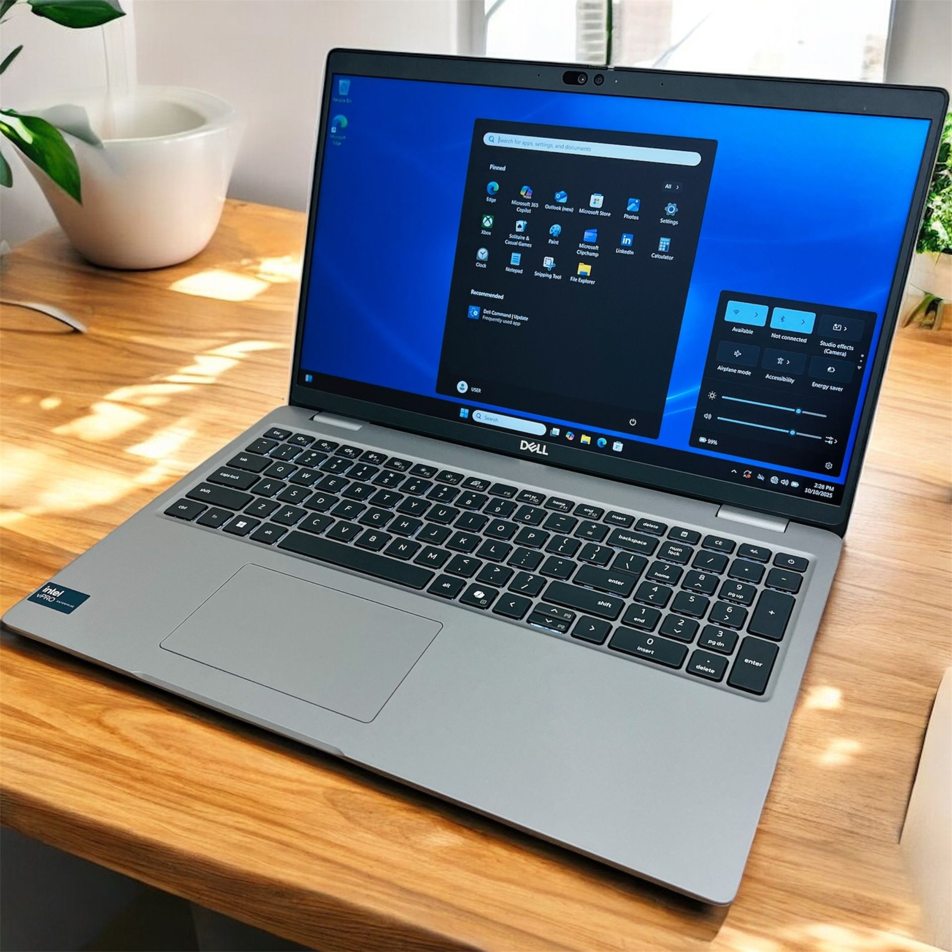 Dell 15.6” Ultra 5 135H 14 Cores vPro Full HD touchscreen laptop / Windows 11 Pro / 512 GB SSD / 16GB RAM / WiFi 6 AX / Thunderbolt / Bluetooth / Back