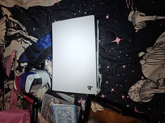 PS5 like new + 3 controllers, ff7 rebirth