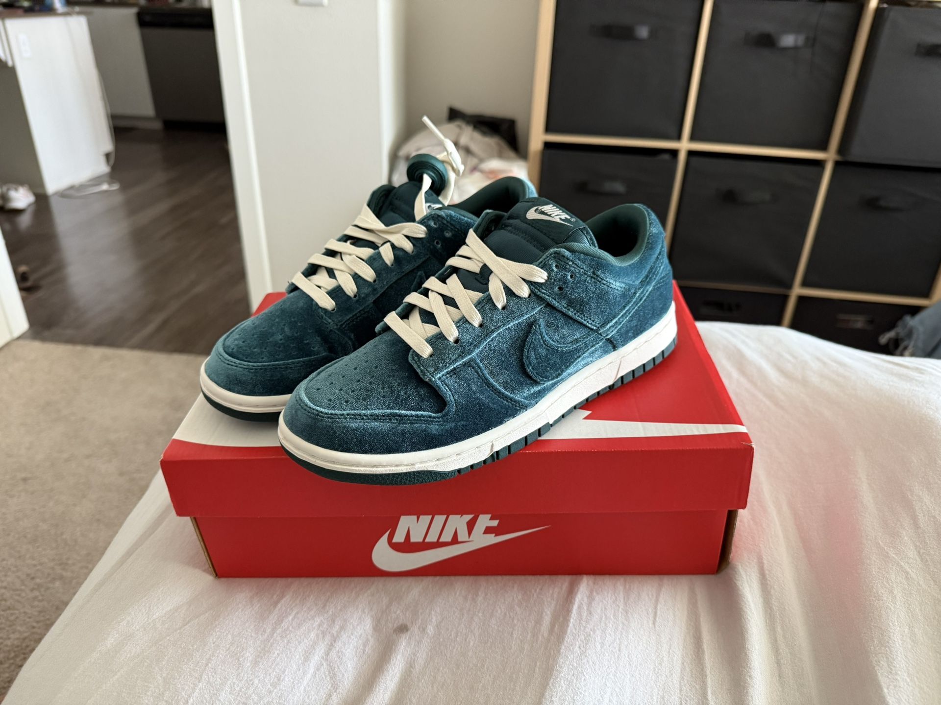 Nike Velvet Teal Dunks (Never Worn) SZ 8 OBO!