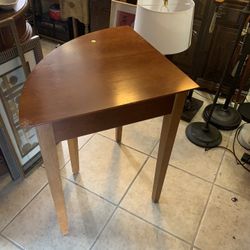 Corner table