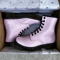 new dr. martens 1460 lace up patent leather boots “pale pink” women’s size 6 (men’s size 4.5)