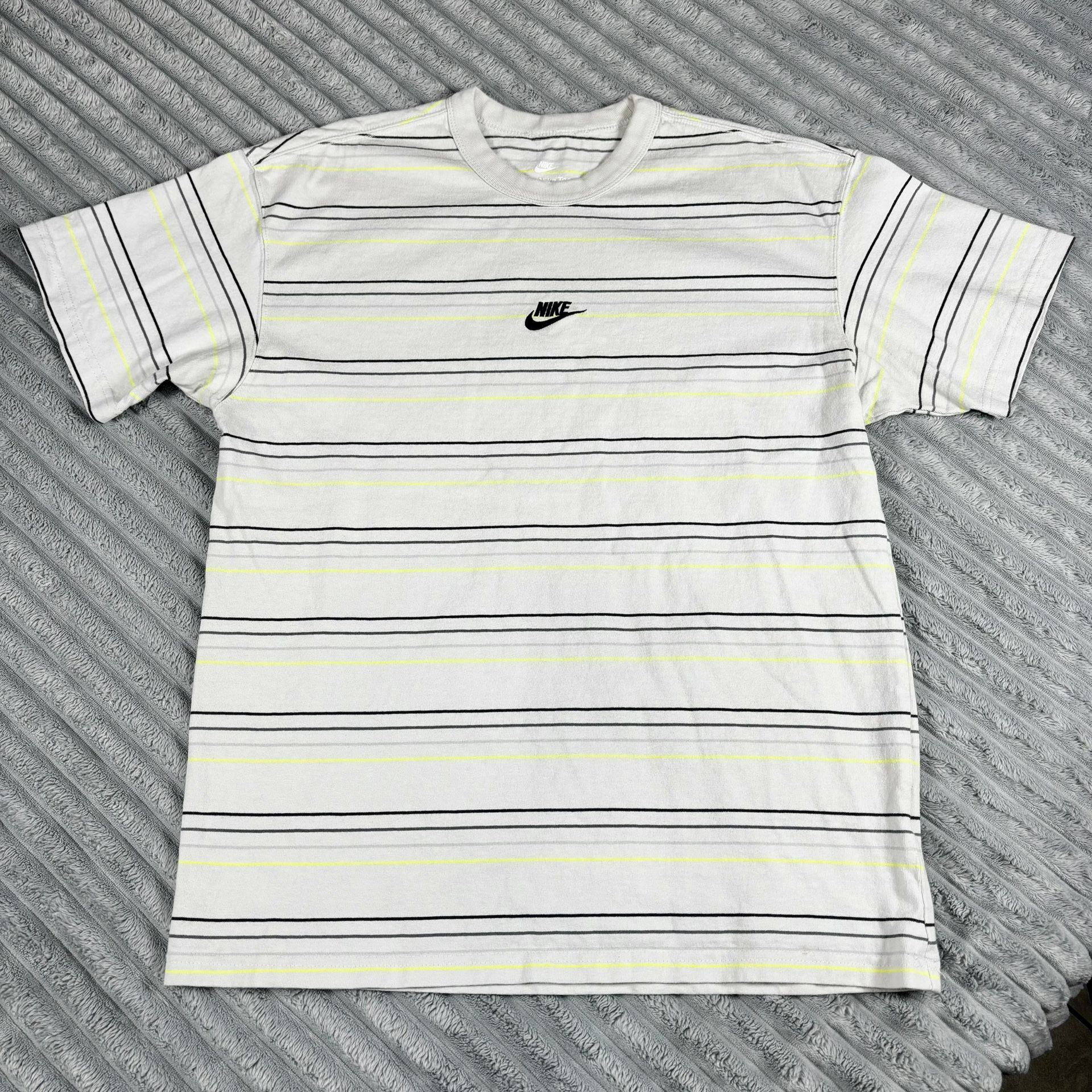 Nike Men's M Sportswear T-Shirt DB6531 Short Sleeve Crew Neck Everyday Logo Shirt