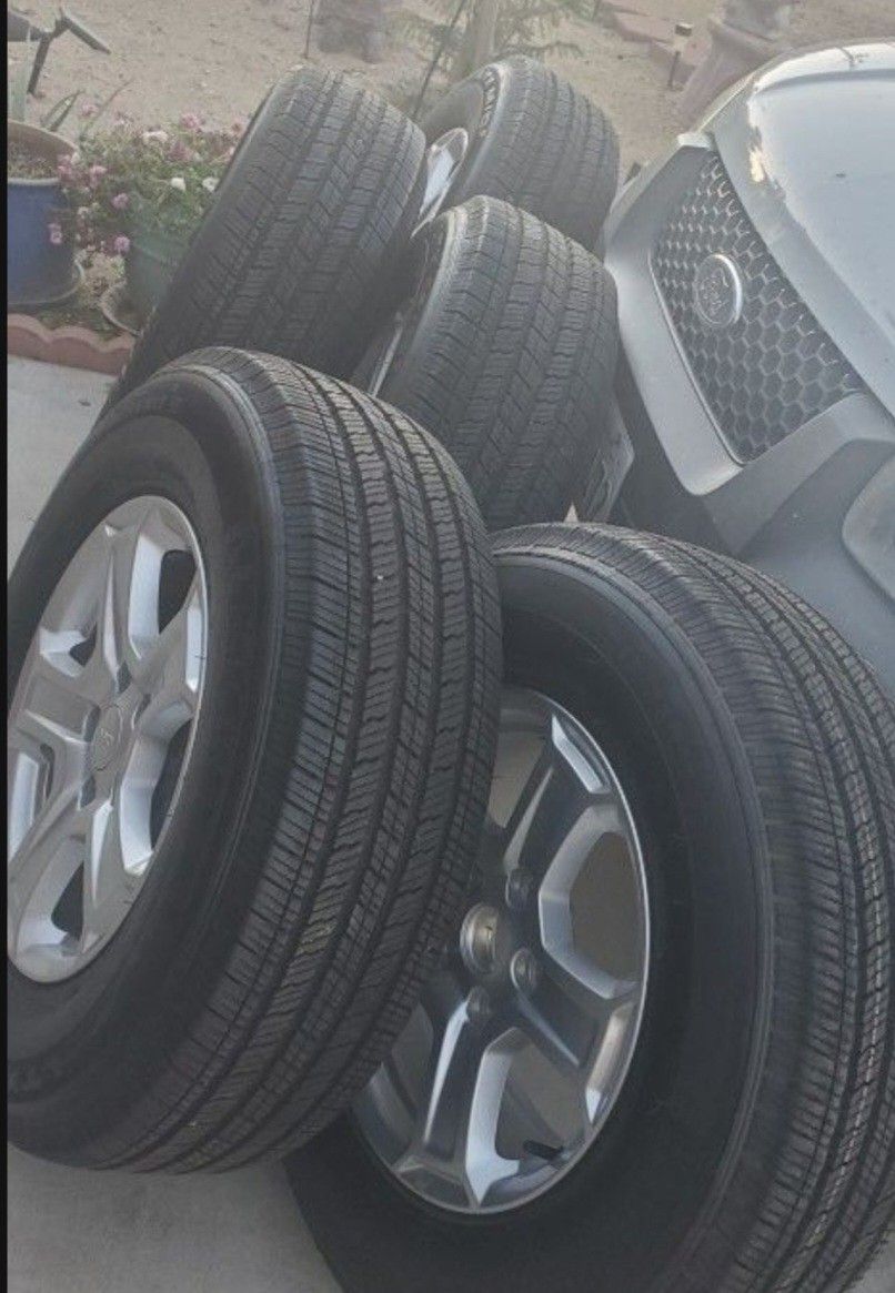 5 JEEP & Tires  (Michelin) - Like new!