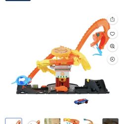 Hot Wheels City Track Set Pizza Slam Cobra Attack, 24.51 in