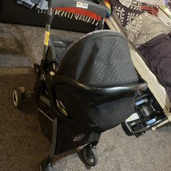 Graco 3 Piece Stroller / Car Seat 