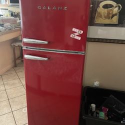 Galanz retro fridge 