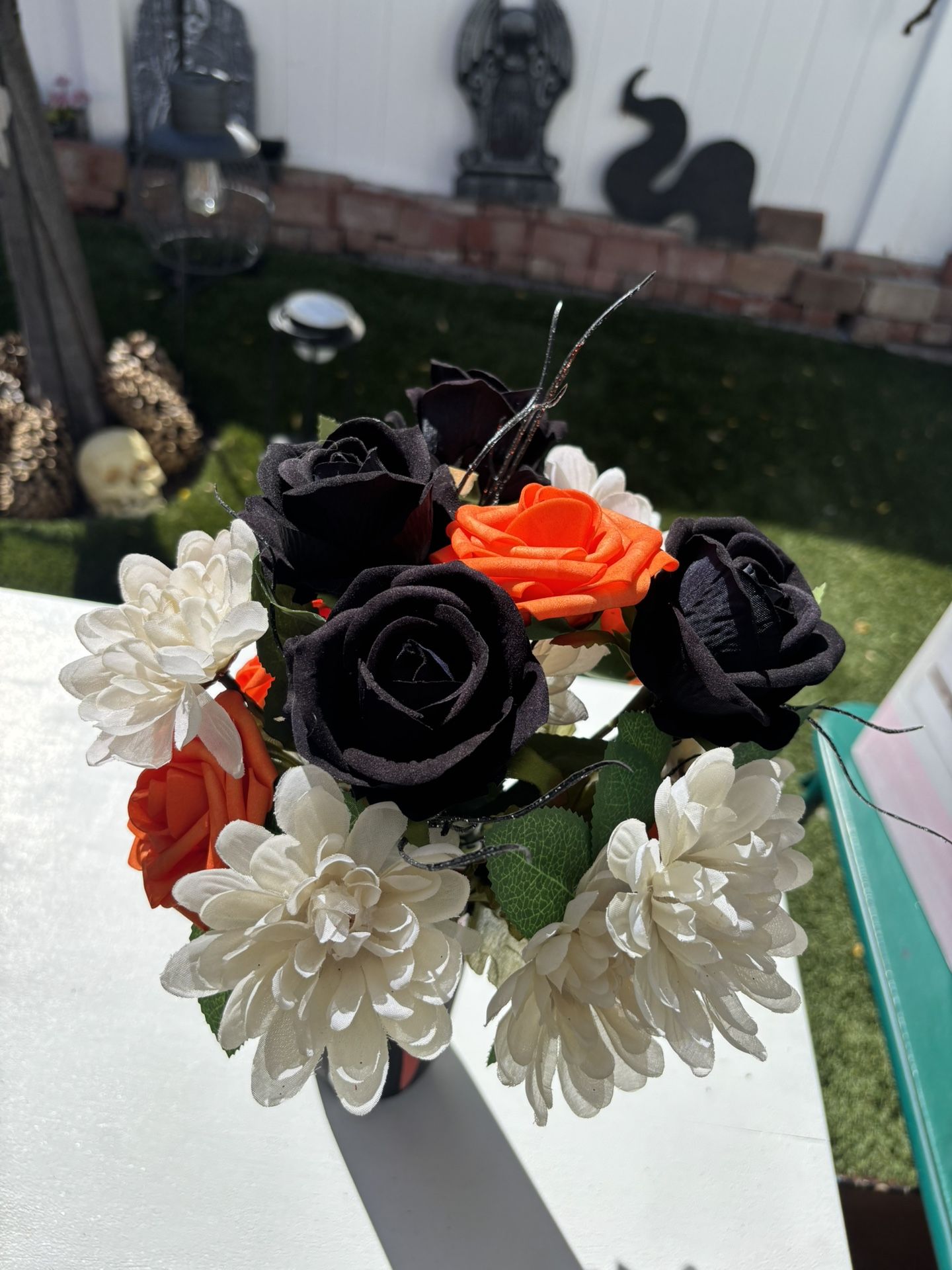 Halloween Strip Vase And Flowers